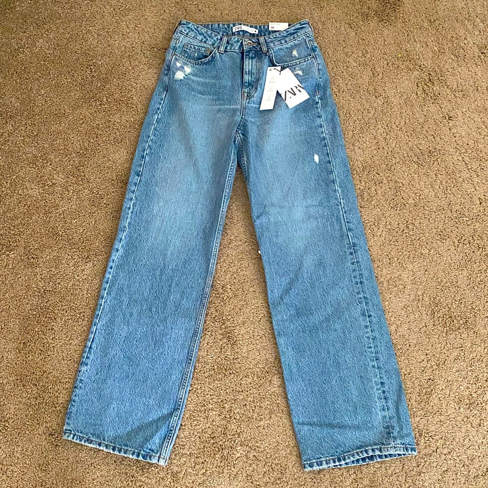 Zara mid rise straight jeans size 4. New with tags